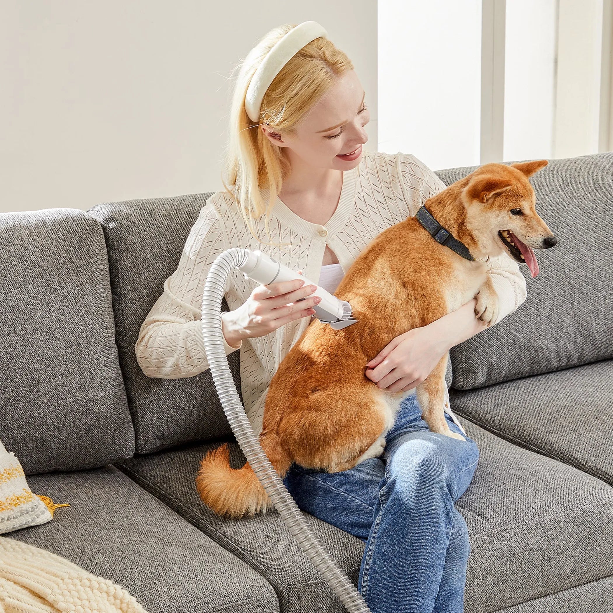 BlakHom professional pet grooming clippers with 2.5L cup and three suction modes, ideal for pet grooming and trimming.