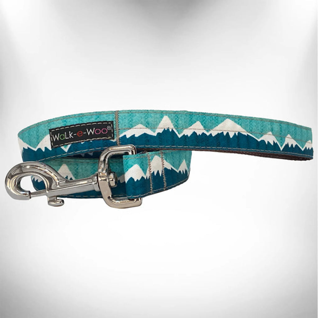 Walk-e-Woo Mountain Dog Lead attached to a sturdy dog collar, designed for large mountain dogs, with durable materials and a secure clip.