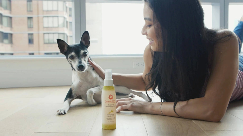 Aroma Paws Lemongrass Vanilla Bean dog coat spray bottle, 4.5 oz, with label, designed for pet grooming and freshening.