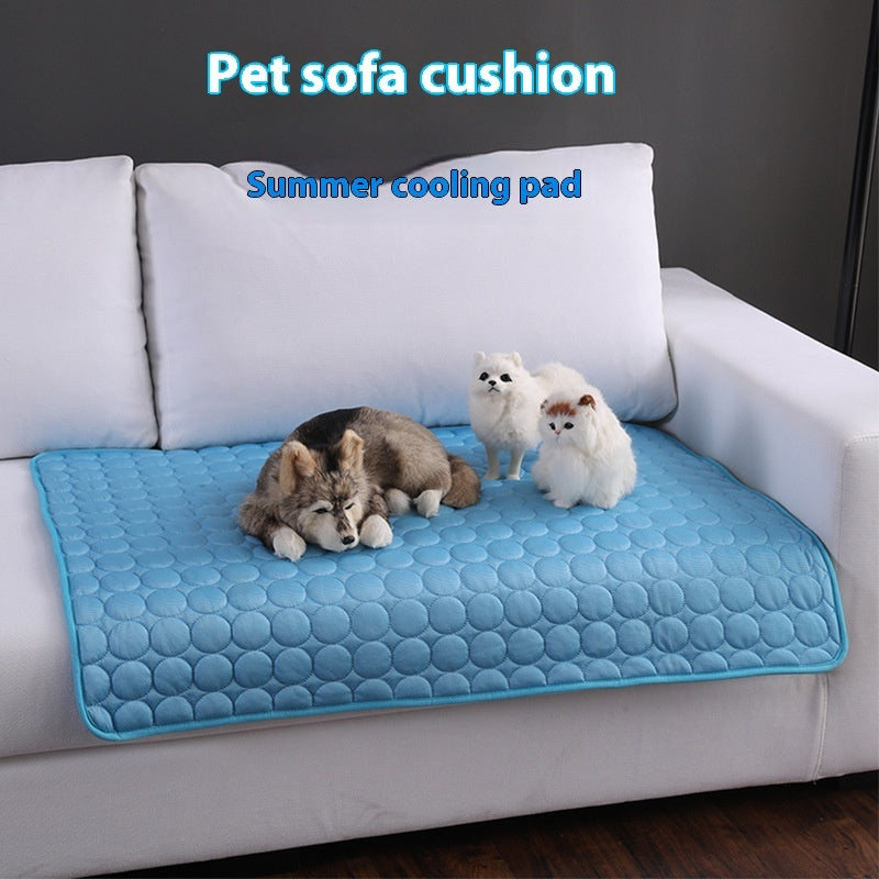 Gray pet summer sofa mat for cats and dogs, CJDropshipping pet bed, lightweight and comfortable for warm weather.